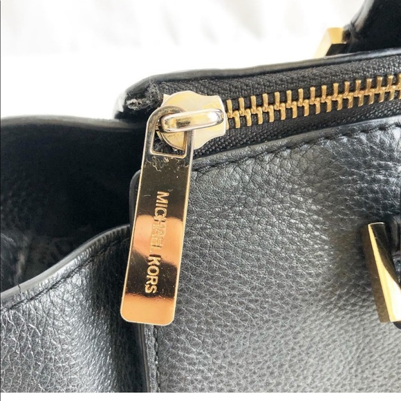 Michael Kors mid size black bag - Picture 3 of 13